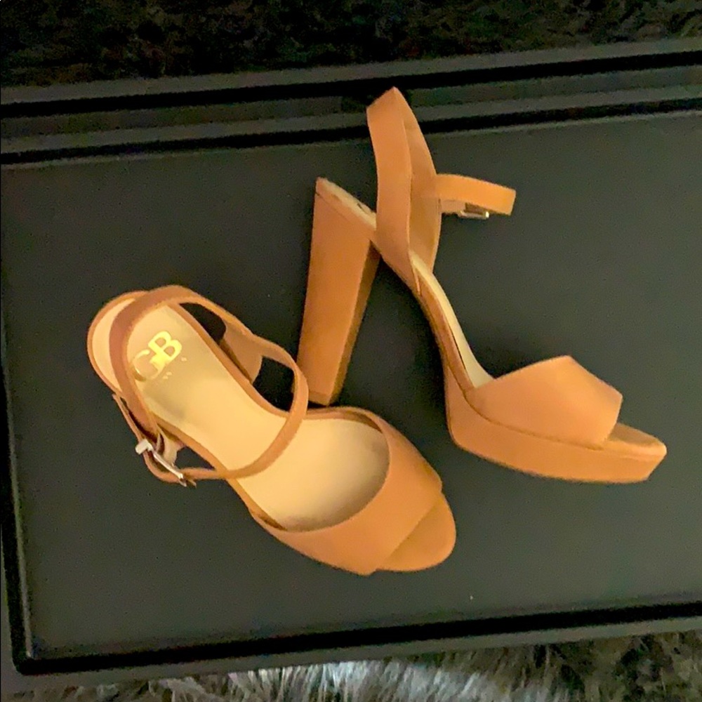 Gianna Bini Tan  Heels